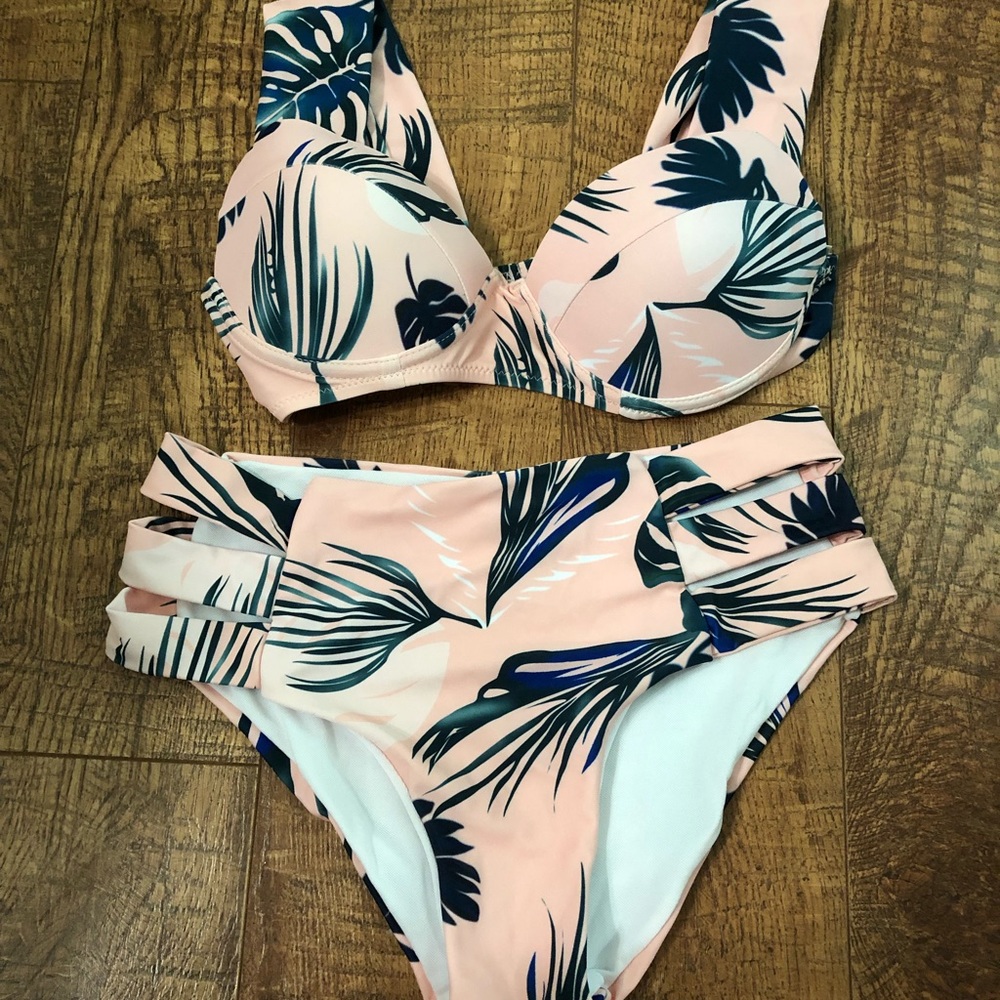 CUPSHE 2 piece bikini set! Floral print! Small!